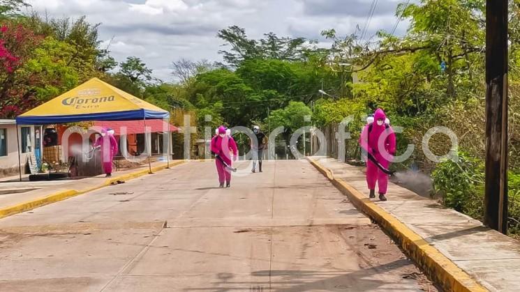 Con el valioso apoyo de Protección Civil Municipal y Protección Civil Regional, el H. Ayuntamiento de Teocelo y el DIF Municipal continúan implementando las Jornadas de Sanitización; este día en la Comunidad de Llano Grande.  