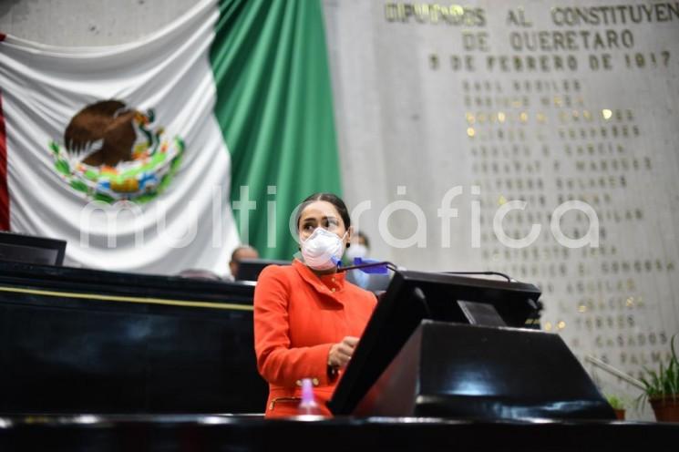 Movimiento Ciudadano hace un reconocimiento público a su diputada ciudadana, Ivonne Trujillo Ortiz, quien, a pesar de las presiones, votó en contra de este dictamen y a favor de la constitución, la democracia y Veracruz. 