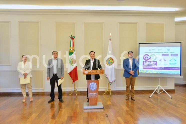 El gobernador Cuitláhuac García Jiménez explicó que al encontrarse Veracruz entre las fases 2 y 3, de rápido crecimiento, aún no aplica la semaforización de nueva normalidad anunciada por la Federación, sino hasta después del pico máximo de contagios.