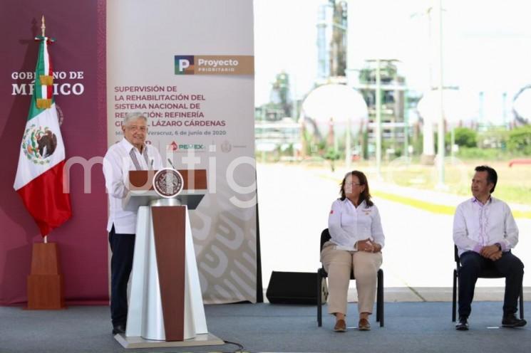 En la visita del presidente Andrés Manuel López Obrador a la Refinería General Lázaro Cárdenas y al Complejo Petroquímico Cangrejera, el gobernador Cuitláhuac García Jiménez expresó que hoy se ven ya los primeros frutos del rescate de la soberanía energética nacional. 