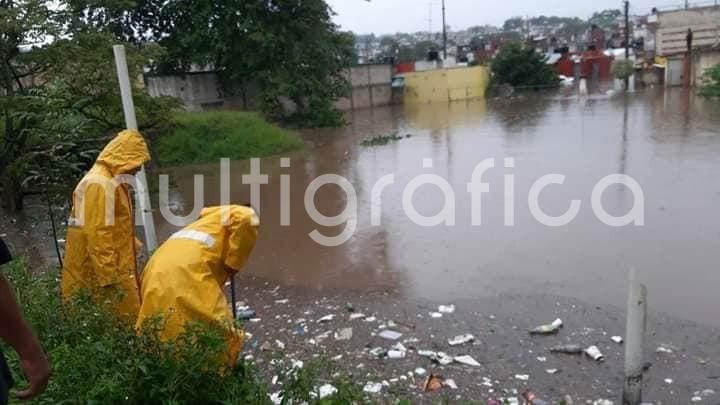 Gran cantidad de basura en las calles, uno de los principales factores que provocan inundaciones en Xalapa año tras año. 