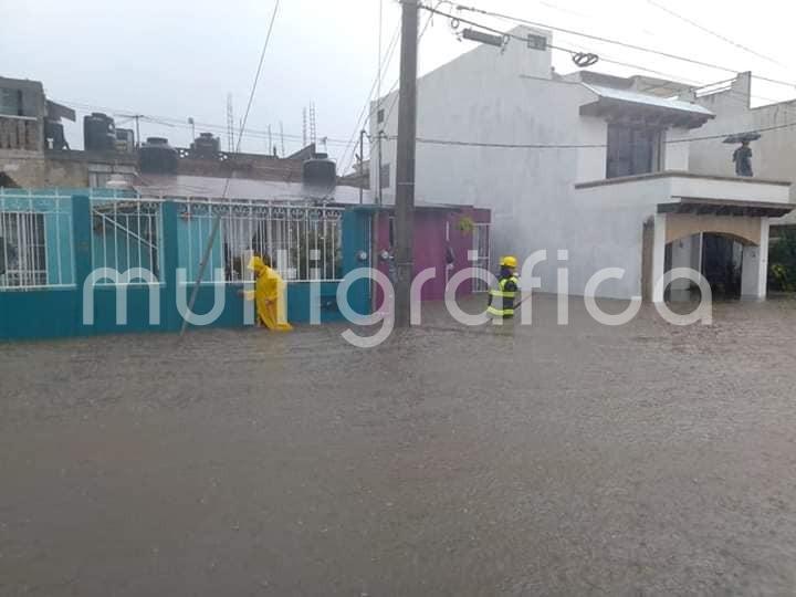 La Coordinación Nacional de Protección Civil (CNPC) emitió hoy la Declaratoria de Emergencia para los municipios de Xalapa y Tlalnelhuayocan por la ocurrencia de lluvia severa e inundación pluvial el día 24 de junio del presente año.  