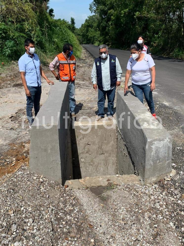 El Alcalde Mario Antonio Chama Díaz, realizó recorrido en la Carretera Teocelo - Texin, en la cual se observa un importante avance en su construcción. 