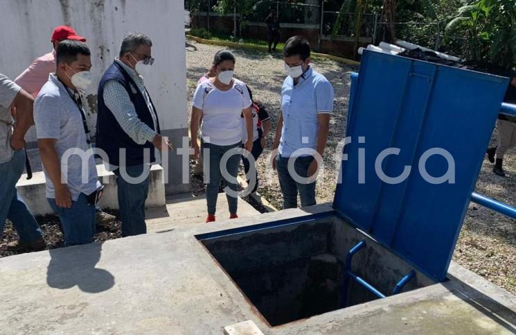 En Teocelo se trabaja de manera permanente para dotar del vital líquido a la población. 
En recorrido por la Planta Potabilizadora,  el Alcalde Mario Antonio Chama Díaz, La Síndica Municipal Zayra del Carmen Martínez, La Secretaria del Ayuntamiento, Trinidad Martínez y los Directores de Obras, Alberto Lucas Marín; de Desarrollo Urbano, Rafael  Xilot y de Aguas Potables, Erick Hernández,  supervisaron el trabajo de la Planta y trazaron líneas de acción que permitirán optimizar su funcionamiento. 