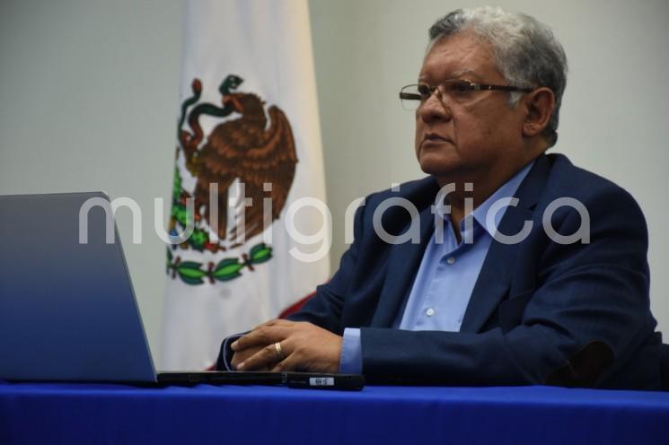 El gobierno de Morena está poniendo en riesgo la vida de las y los veracruzanos al señalar que más de la mitad de los municipios veracruzanos, pueden retomar sus actividades, cuando Veracruz suma casi 10 mil casos de coronavirus y más de 1500 fallecimientos por esa causa, declaró el Presidente del Comité Directivo Estatal del PAN, Joaquín Guzmán Avilés.