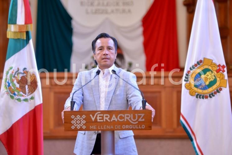 El gobernador Cuitláhuac García Jiménez informó que en los próximos días habrá una derrama de casi 4 mil millones de pesos, con la entrega de pensiones a más de 653 mil adultos mayores y cerca de 55 mil personas con discapacidad, en mil 209 sedes y tres mil 237 subsedes en la entidad. 