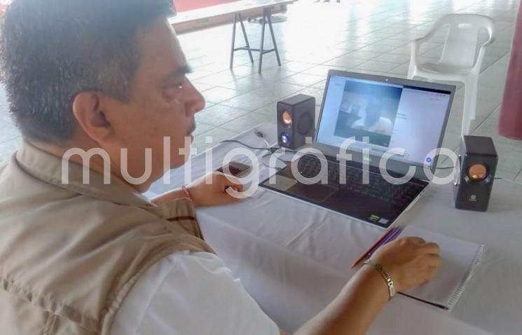 El Alcalde de Teocelo, Mario Antonio Chama Díaz; la Presidenta del DIF Municipal, C.P. Mara Chama Villa; el Tesorero Municipal, Juan José Chávez; y la Secretaria del Ayuntamiento, Trinidad Martínez Larios, participaron por videoconferencia en los <em>Conversatorios de MunicipalidadES</em>, en favor del Desarrollo Institucional de los Municipios de Veracruz, celebrados en su novena edición por el Instituto Veracruzano de Desarrollo Municipal (INVEDEM) a cargo del L.E. Rafael Castillo Zugasti.