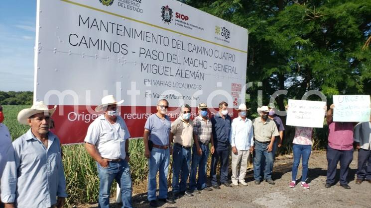 Así mismo, los productores cañeros exigen al titular de la SIOP, Elio Hernández Gutiérrez, que ya termine el tramo carretero Paso Grande- Cuatro Caminos, de una longitud de 5 kilómetros el cual fueron a anunciar, pero nada han hecho. 