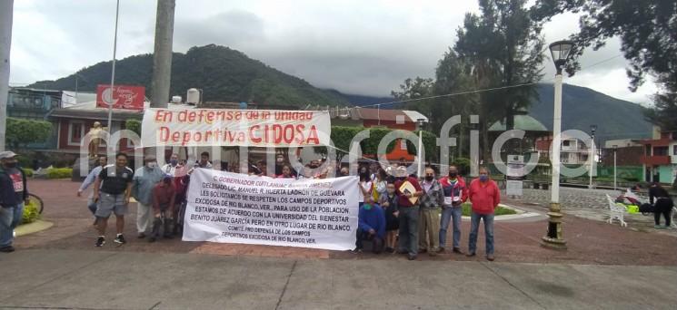 Con 6 partidos de futbol varonil y femenil, este sábado se realizó una protesta en este municipio, esto debido a que se oponen a que en los campos deportivos CIDOSA se construya una Universidad del Bienestar. 