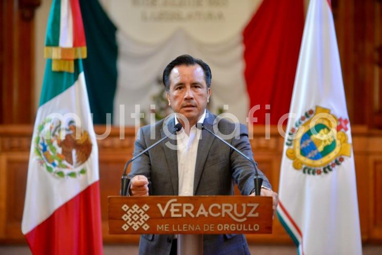 El gobernador Cuitláhuac García Jiménez informó que, entre hoy y mañana, los municipios veracruzanos recibirán 276 millones de pesos como parte del Fondo de Estabilización de Ingresos para los Estados, segundo trimestre 2020, a través de la Secretaría de Hacienda y Crédito Público (SHCP) y por instrucciones del presidente Andrés Manuel López Obrador.