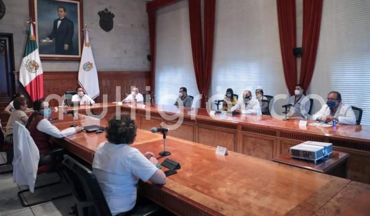 El Comité Técnico de Salud se reunió con el Gobernador Cuitláhuac García para valorar  los aspectos determinantes que se evalúan en la semaforización, como es la ocupación hospitalaria, misma que se ha incrementado últimamente. 