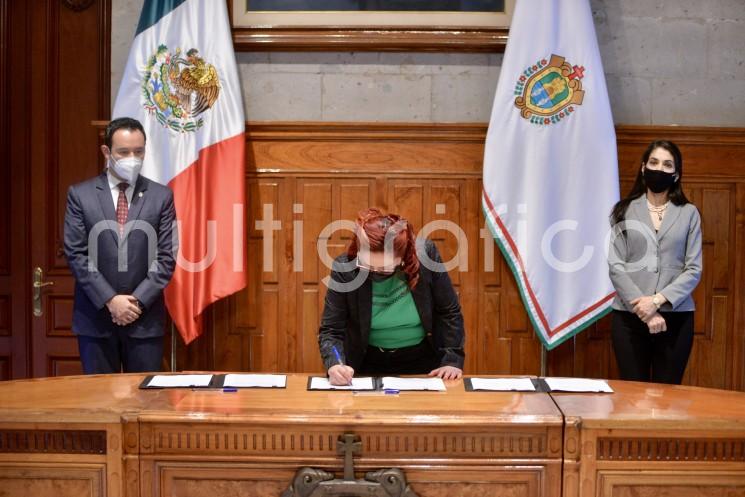 El mandatario estatal recordó que desde la llegada de la nueva administración del IPE, su directora general, Daniela Guadalupe Griego Ceballos, se ha empeñado en recuperar más de 688 millones de pesos, a través de 36 convenios que favorecen al personal de dependencias y órganos autónomos que tenían un pasivo con el Instituto.