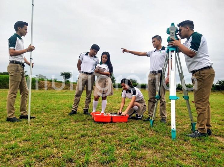 La Secretaría de Educación de Veracruz (SEV) informa que el proceso para obtener ficha de ingreso al Colegio de Estudios Científicos y Tecnológicos del Estado de Veracruz (CECyTEV) estará abierto hasta el próximo 7 de agosto, para aquellos jóvenes que deseen cursar estudios de bachillerato y egresar con título de técnico en modalidad dual.