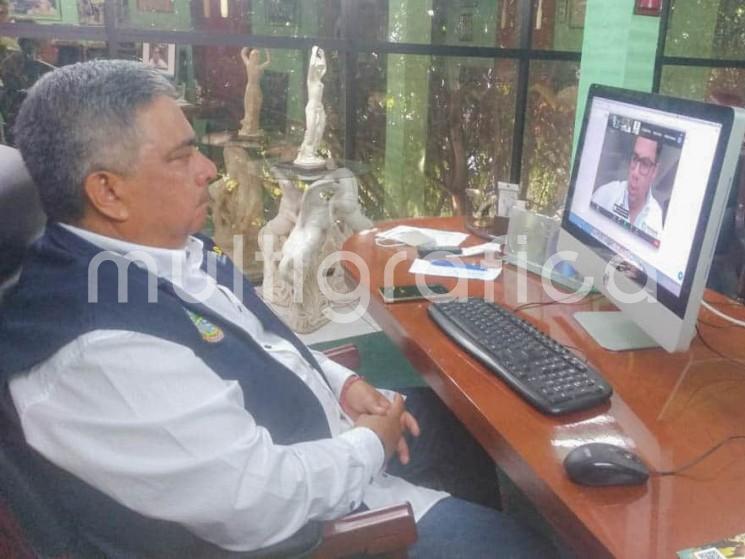 En su participación el Alcalde, Mario Antonio Chama Díaz, planteó a los directivos de CFE,  Raúl Usla y Alberto García Barradas la situación que existe en el Municipio de Teocelo ante los cortes de energía eléctrica originados por las  recurrentes tormentas y que ocasionan  descomposturas en aparatos eléctricos; además  expuso la problemática de los postes que ocasionan invasión de vía pública, así como el deterioro y mal estado de los mismos, y solicitó se pueda hacer  una  revisión y cambiar los postes en esas condiciones que generan un peligro constante para la ciudadanía.  