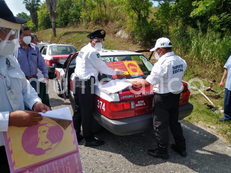 Para reforzar las medidas emitidas por las autoridades correspondientes en el municipio de Papantla, ante el aumento de personas contagiadas y fallecidas por COVID 19, se sanitizaron 250 unidades de alquiler en esta primera etapa de un total de 1500 taxis que son tanto de esta cabecera municipal como comunidades.