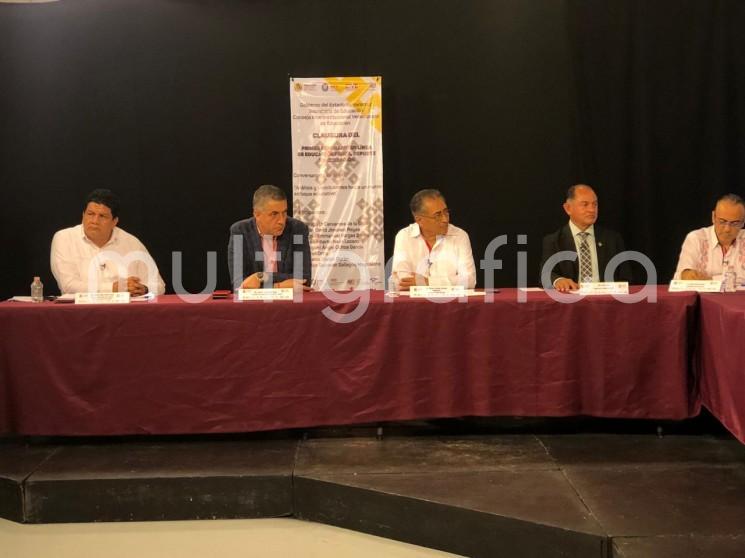 Con la participación total de dos mil docentes concluyó el Primer Seminario en Línea “Educación, Deporte y Recreación”, en cuya ceremonia de término el gobernador Cuitláhuac García Jiménez reconoció las acciones implementadas por la Secretaría de Educación de Veracruz (SEV), a través del Consejo Interinstitucional Veracruzano de Educación (CIVE), para capacitar al magisterio a pesar de la contingencia sanitaria provocada por el COVID-19.  