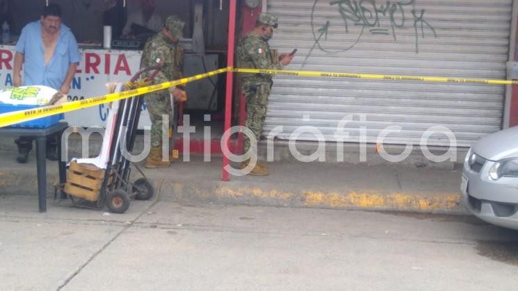 Un hombre carnicero fue asesinado a balazos, durante la mañana de este jueves 13 de agosto, cuando se encontraba en su negocio ubicado en el fraccionamiento Ciudad Olmeca en el Puerto de Coatzacoalcos. 