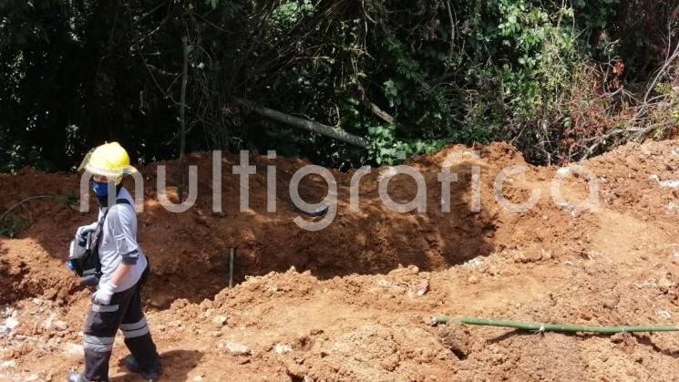 Dos trabajadores de la construcción resultaron lesionados (uno de ellos grave), luego de que les cayó un alud de tierra cuando se encontraban laborando en una zanja en el fraccionamiento Los Ángeles, de Fortín, Ver., lo que provocó la movilización de los cuerpos de seguridad y de rescate. 