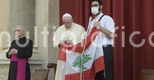 Al finalizar la Audiencia general, Papa Francisco invitó a vivir un día universal de oración y ayuno por el Líbano, el próximo viernes 4 de septiembre. <em>El Líbano es un mensaje de libertad, un ejemplo de pluralismo tanto para el Este como para el Oeste</em> expresó el Pontífice.