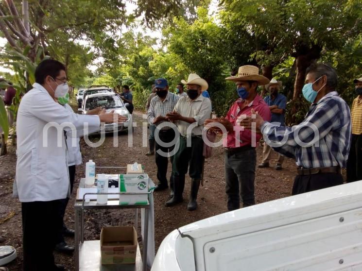 La Jurisdicción X de San Andrés Tuxtla impartió pláticas de saneamiento básico, distribuyó material informativo, alcohol en gel y jabón líquido.