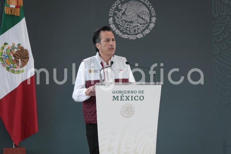 En su discurso durante la reunión de evaluación de los Programas de Bienestar en la ciudad de Xalapa, el gobernador Cuitláhuac García Jiménez expresó que existe una gran coordinación con el Gobierno de México y se ha observado que los delitos de alto impacto van a la baja; <em>no fue sencillo, hay mucho rezago social, pero la apuesta de ir al fondo del problema está resultando</em>.