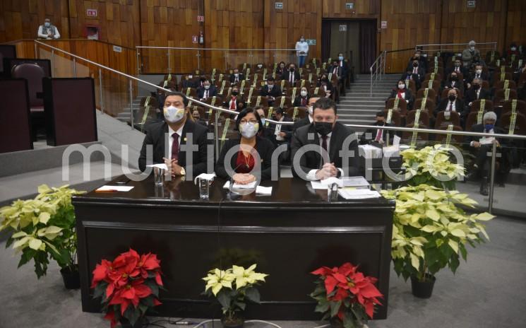 Con la suma de esfuerzos, trabajo honesto y austeridad avanzamos en el cumplimiento del objetivo de garantizar a los veracruzanos su desarrollo en un ambiente sano, expresó la titular de la Secretaría de Medio Ambiente (SEDEMA), María del Rocío Pérez Pérez. 