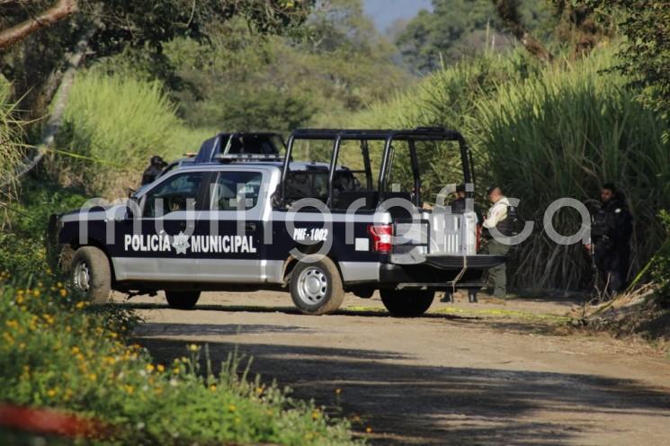 Con lesiones provocadas por un objeto punzo cortante (machete) fue encontrado el cuerpo de una persona del sexo masculino, a un costado del camino de terracería que conduce a la calzada Morelos en el municipio de Fortín la mañana de este domingo.

