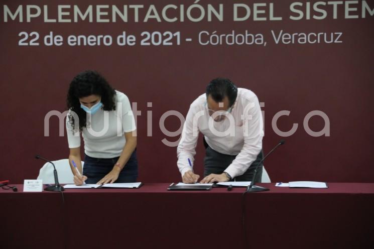 on la firma de convenio entre los gobiernos federal y estatal, así como los poderes Legislativo y Judicial, inicia en Veracruz la segunda etapa de implementación de la Reforma Laboral que, en palabras del gobernador Cuitláhuac García Jiménez, incidirá tanto en mejores condiciones para los trabajadores como en el fortalecimiento de las empresas. 