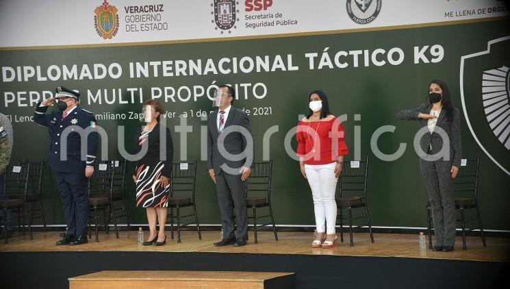 Con la participación de entrenadores y manejadores caninos de corporaciones militares, policiales y de seguridad procedentes de Brasil, Costa Rica, Chile, El Salvador, Guatemala, Ecuador y México, el mandatario estatal, Cuitláhuac García Jiménez inauguró el Diplomado Internacional Táctico K-9 Perros Multipropósito, impartido por la Compañía K-9 de Fuerza Civil. 