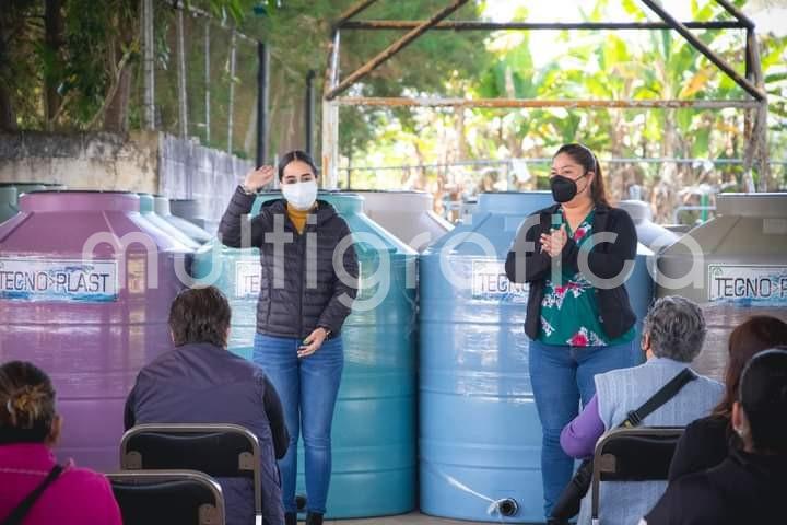 El día de hoy gracias a la gestión de la presidenta del DIF Teocelo, Mara Chama Villa y a la importante colaboración de la Asociación Civil, Progreso Veracruzano de Ecología y Cultura (PROVEC), más de 100 familias recibieron tinacos a partir de un esfuerzo subsidiado.  