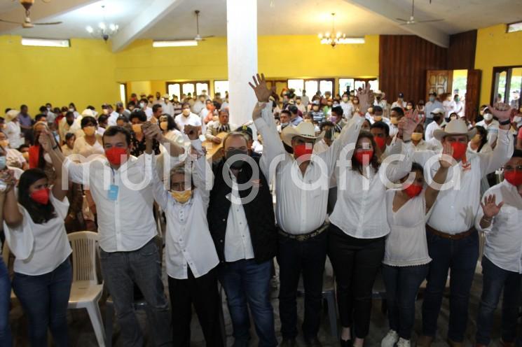 Santiago Tuxtla está en pie de lucha y es momento de unirse para recuperar su grandeza, fueron las palabras de Pablo Castellanos Rábago al tomar protesta para encabezar el proyecto ciudadano por este municipio. 