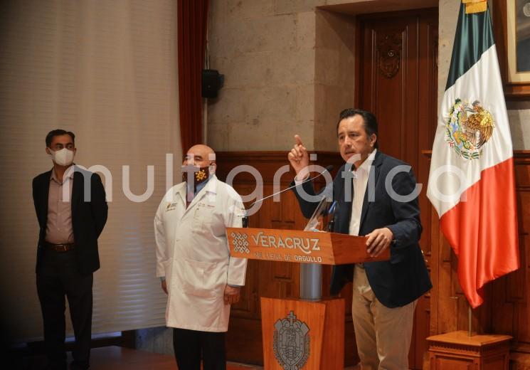 Durante su conferencia de este miércoles, el Gobernador CUitláhuac García dio a conocer el relevo en la Dirección General de la Administración Portuaria Integral de Coatzacoalcos, S.A. de C.V., que presidía Luis Antonio Luna Rosales; queda a cargo de Miguel Ángel Sierra Carrasco. 