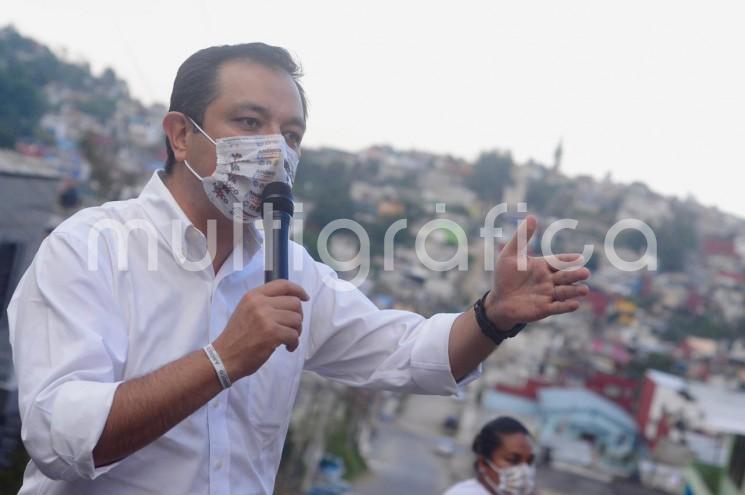 El candidato de la Alianza Va por México a la Diputación Federal por el Distrito de Xalapa Urbano, Américo Zúñiga Martínez, señaló que es urgente que se realice un rescate del poder legislativo, porque el contexto histórico actual <em>nos está llamando a todos a pasar lista de presente y hacer un esfuerzo desde la trinchera que sea para rescatar las instituciones que tantas décadas, sangre y sudor les han costado a las generaciones de mexicanos construir</em>.
