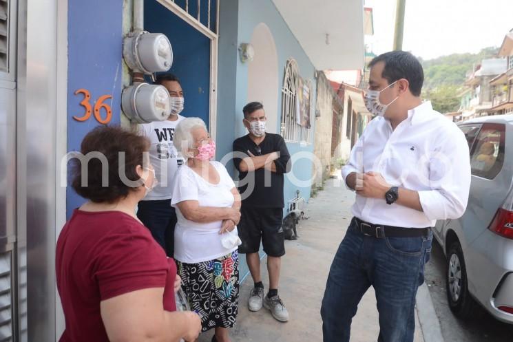 El candidato de Va por México a la Diputación Federal por el Distrito de Xalapa Urbano, Américo Zúñiga Martínez, señaló que, así como sucede con la CFE, debe de existir un sistema de subsidios para que las personas que más lo necesitan no paguen gas.