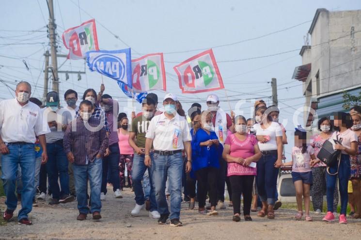 Américo Zúñiga Martínez, candidato de la coalición <em>Va por México</em> a la diputación federal por el distrito 10 de Xalapa urbano, dijo que será un legislador de tiempo completo para atender de manera permanente las necesidades del electorado.

