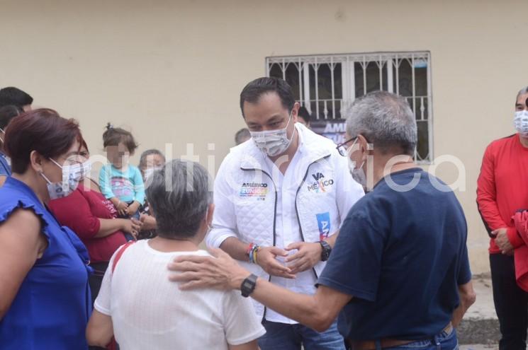 Esta campaña por el Distrito 10, está centrada en escuchar a Xalapa y los distintos grupos, organizaciones y colectivos preocupados y ocupados por el deterioro de la vida pública y los retrocesos a los que cada día nos enfrentamos, aseguró Américo Zúñiga.