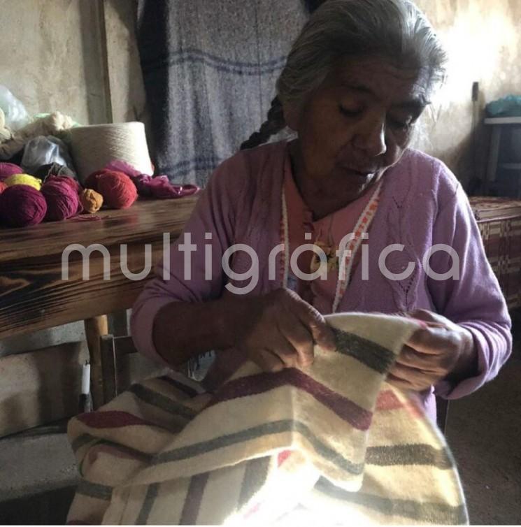 El sábado 22 será proyectado un documental con el testimonio de Candelaria Apanecatl Tzanahua, tejedora nahua de 81 años, a través de la página de Facebook @CasasdelaculturaIVEC, a partir de las 20:00 horas. Consulta la programación completa del Instituto en la página www.ivec.gob.mx.  