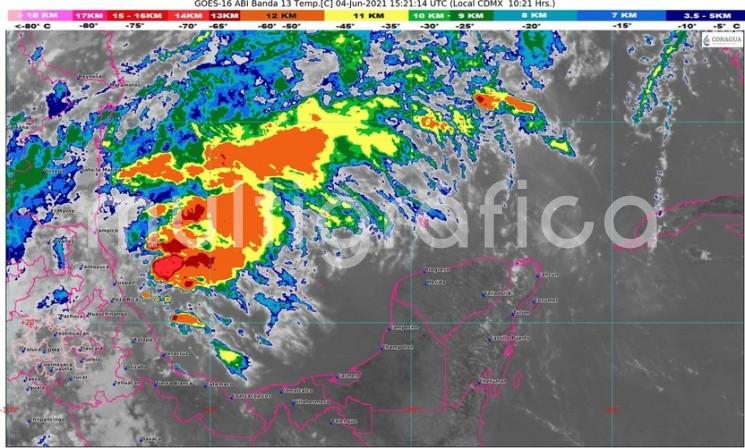 La persistencia de vaguadas sobre el interior de nuestro país y el Golfo de México, apoyadas por el campo de vientos en altura continuarán provocando condiciones para lluvias y tormentas (ráfagas de viento, actividad eléctrica y caída de granizo) fuertes en el estado de Veracruz durante este viernes. 