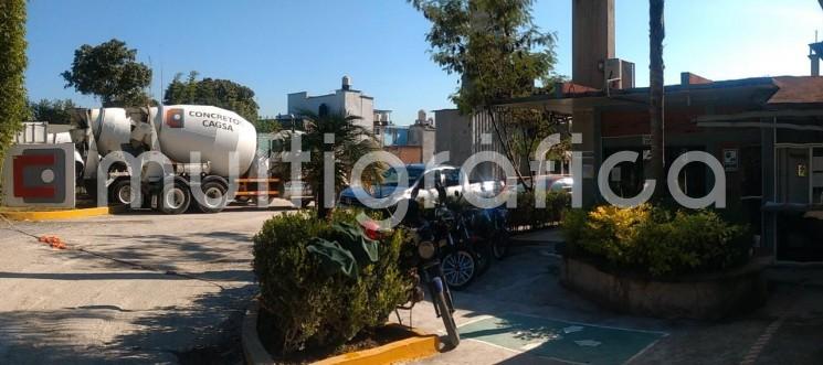 Vecinos del Barrio San José, en Ixtaczoquitlán, Ver., responsabilizan a las empresas Constructo y e pre mezclados CAGSA, de la escasez de agua que padecen . 