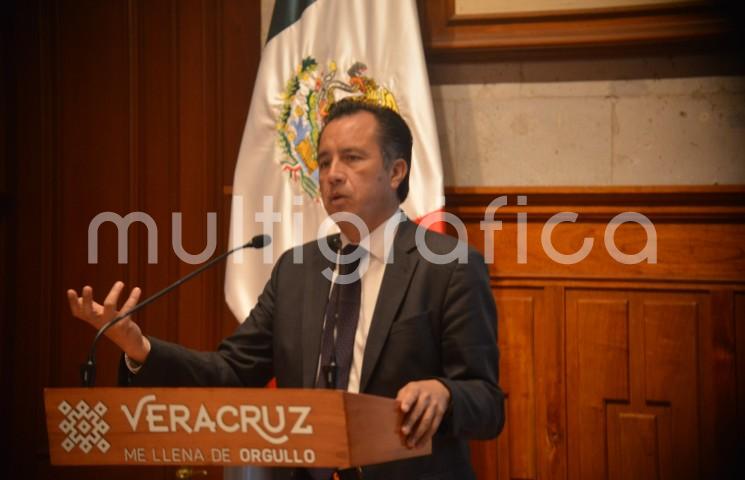 Veracruz lleva un avance del 30 por ciento en el Plan Nacional de Vacunación, con excelente respuesta de la ciudadanía, al tiempo que la hospitalización sigue siendo baja; no obstante, el mandatario insistió en el llamado a los jóvenes de evitar fiestas y espacios con aglomeraciones, toda vez que ha incrementado el número de contagios activos, actualmente con 2 mil 586.