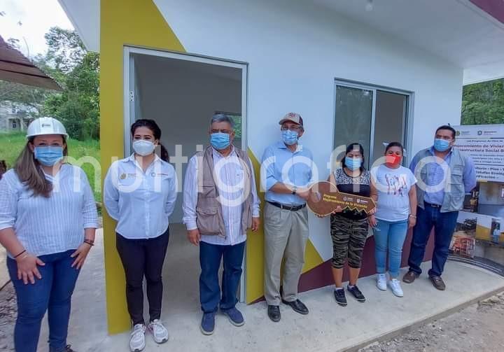 Con la presencia del Secretario de Desarrollo Social de Veracruz, Guillermo Fernández, y autoridades del municipio de Teocelo, Ver., se llevó a cabo la entrega de Cuartos Dormitorios del programa Mejoramiento a la Vivienda e Infraestructura Social Básica del Gobierno del Estado, aplicados en zonas de atención prioritaria de ese municipio.