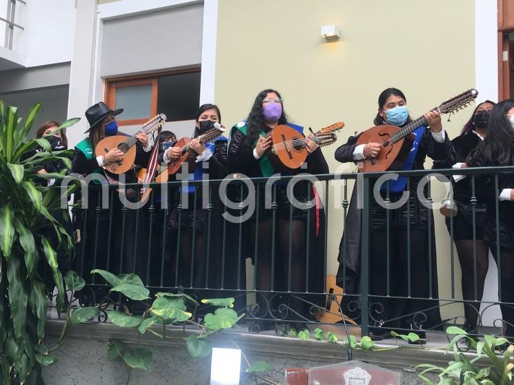  La Universidad Veracruzana (UV), a través de la Secretaría Académica y la Dirección General de Difusión Cultural (DGDC), firmó un convenio específico de colaboración con la Tuna Femenil que ha venido representando a esta casa de estudios, pero sin un aval oficial, con la finalidad de proporcionarle asesoría y apoyo musical. 