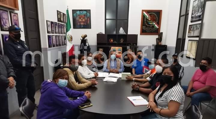 El cabildo de Teocelo, encabezado por el Lic. Mario Chama Díaz, realizó reunión de trabajo con Directores de las diferentes Áreas del ayuntamiento, Protección Civil y Seguridad Pública del Municipio, con el fin de establecer las líneas de acción de la estrategia municipal en la Primera Semana de Medidas Extraordinarias Contra la Tercera Ola por COVID- 19.