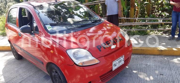 De varios impactos de proyectil de arma de fuego fue asesinado el reportero Jacinto Romero Flores, cuando circulaba en un auto compacto a la altura de la localidad de Potrerillo.