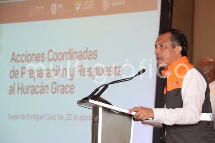  Ante el inminente impacto de Grace entre la noche del viernes y madrugada del sábado, Veracruz cuenta con cinco mil 757 elementos de todas las corporaciones de emergencias; mientras que el Plan Tajín desplegó mil 300 efectivos de Seguridad Pública y la Secretaría de la Defensa Nacional (SEDENA) mil 200 soldados a través del Plan DN-III-E.