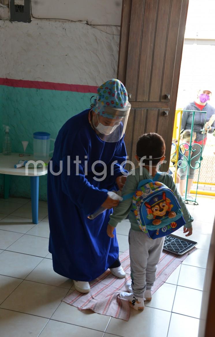 En algunas escuelas del municipio de Coatepec no regresó a clases presenciales ni la mitad del total de los estudiantes este lunes 30 de agosto. 