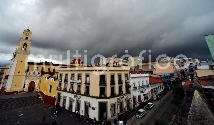 Población veracruzana: se emite Alerta Gris por disturbio tropical. Lluvias-tormentas fuertes a muy fuertes.