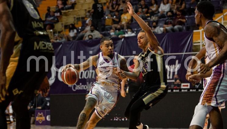 Luego de no conocer la victoria desde su regreso a la LNBP, Halcones de Xalapa obtuvo este domingo su primer triunfo contra Dorados de Chihuahua por marcador 68 - 73. 