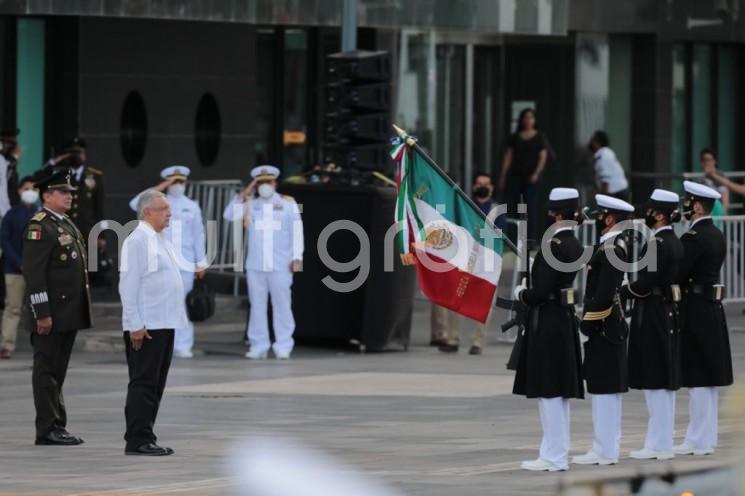 El presidente de la República, Andrés Manuel López Obrador, atestiguó el desfile naval militar que abrió las celebraciones por los 200 años de la Armada de México.