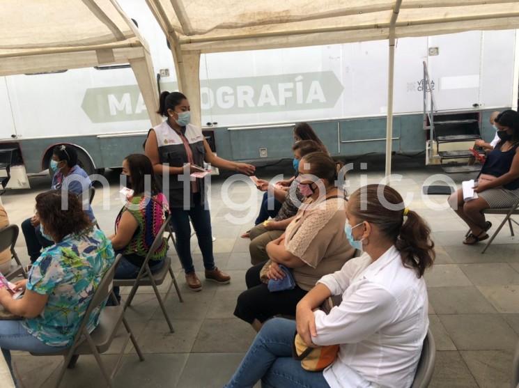 En el marco de la campaña nacional #ContraElCáncerYoActúo, la Secretaría de Salud (SS) realiza múltiples actividades de seguimiento a las acciones del Programa de Cáncer de Mama, implementado en Veracruz por el Departamento de Salud Reproductiva y las 11 jurisdicciones sanitarias.